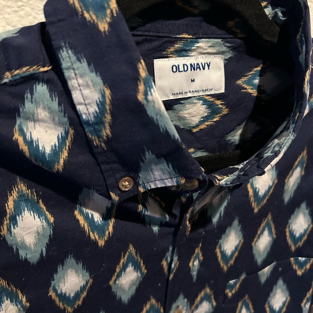 Old Navy men’s Medium festival pattern short sleeve button up